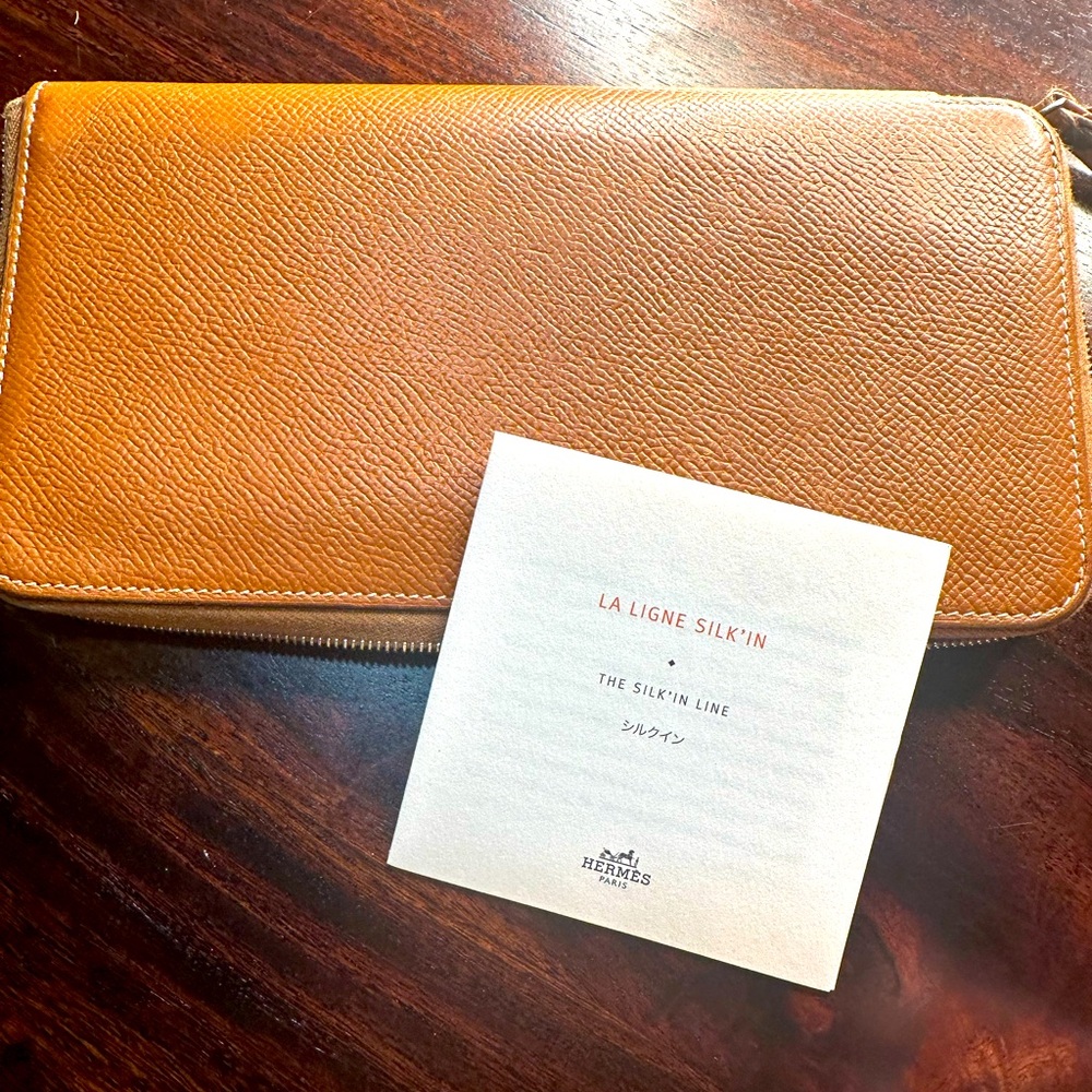 Hermes - tan leather - silver hardware - zip wallet